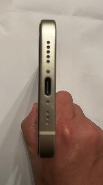 iPhone15 256GB docomo（スマホ）の商品画像 - 査定依頼日：2026年4月23日 - 最高査定価格：60,000円