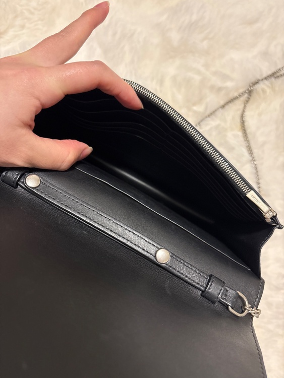 evening clutch on chain 107773AO4.01WB（ブランドバッグ）の商品画像 - 査定依頼日：2026年1月30日 - 最高査定価格：30,000円