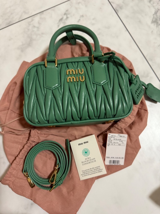 ミュウミュウ  （ブランドバッグ）の商品画像 - 査定依頼日：2025年12月21日 - 最高査定価格：190,000円