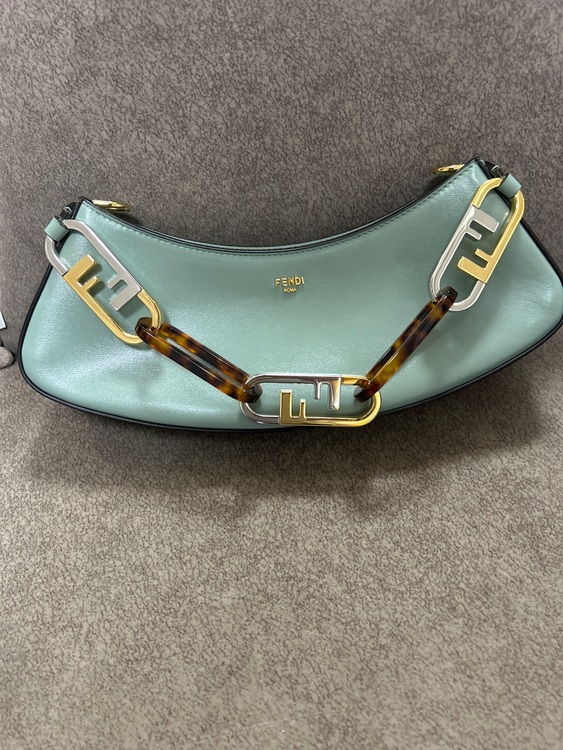 フェンディ  （ブランドバッグ）の商品画像 - 査定依頼日：2025年8月3日 - 最高査定価格：70,000円