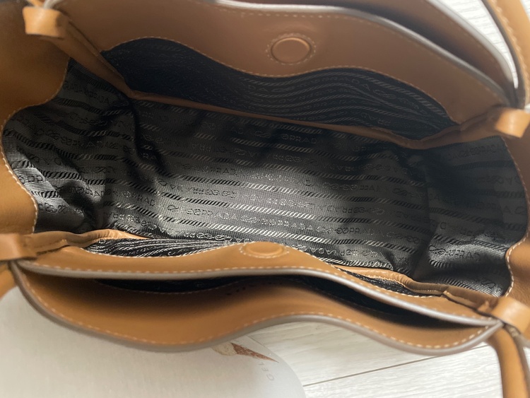 レザーハンドバッグ（ブランドバッグ）の商品画像 - 査定依頼日：2025年12月8日 - 最高査定価格：220,000円