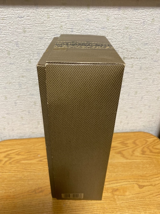 サントリーウイスキーグリーティング　ウイスキー特級　720ml 43%（お酒）の商品画像 - 査定依頼日：2025年8月19日 - 最高査定価格：8,500円