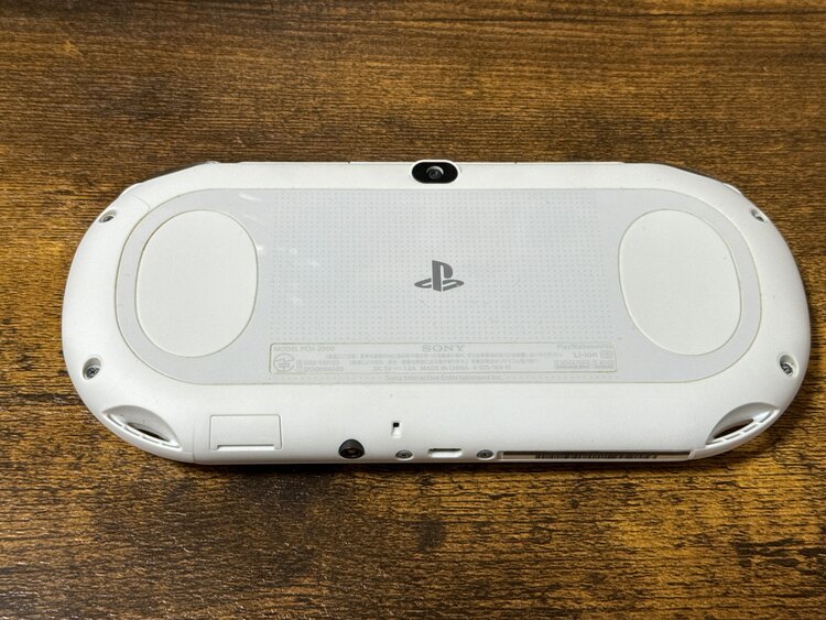 PSVITA PCH-2000（ゲーム機本体・ゲームソフト）の商品画像 - 査定依頼日：2025年5月15日 - 最高査定価格：3,000円