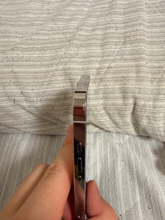 iPhone 13 Pro 128GB au（スマホ）の商品画像 - 査定依頼日：2026年4月14日 - 最高査定価格：38,000円