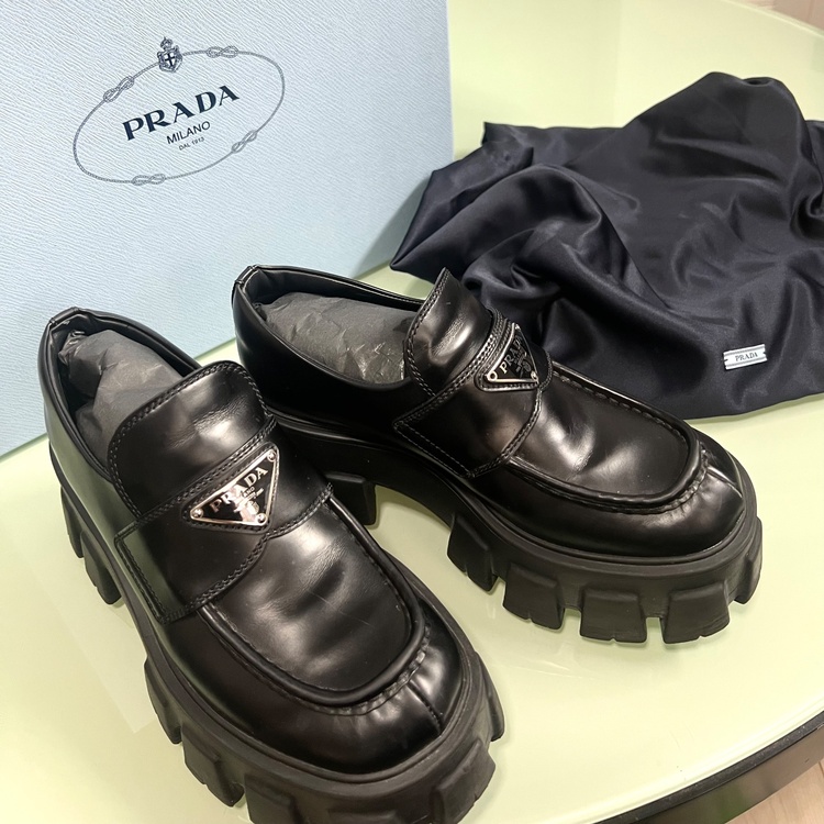 プラダ  （ブランドバッグ）の商品画像 - 査定依頼日：2025年12月15日 - 最高査定価格：55,000円