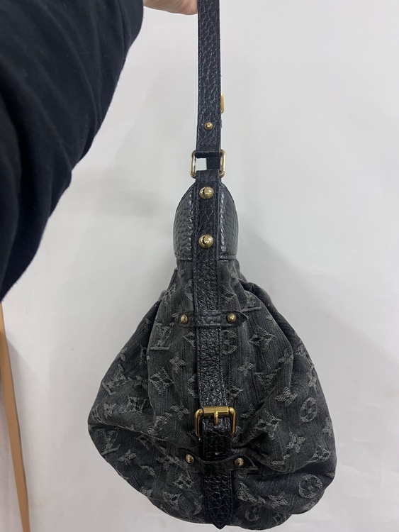 ショルダーバッグブラックデニム（ブランドバッグ）の商品画像 - 査定依頼日：2026年3月5日 - 最高査定価格：100,000円