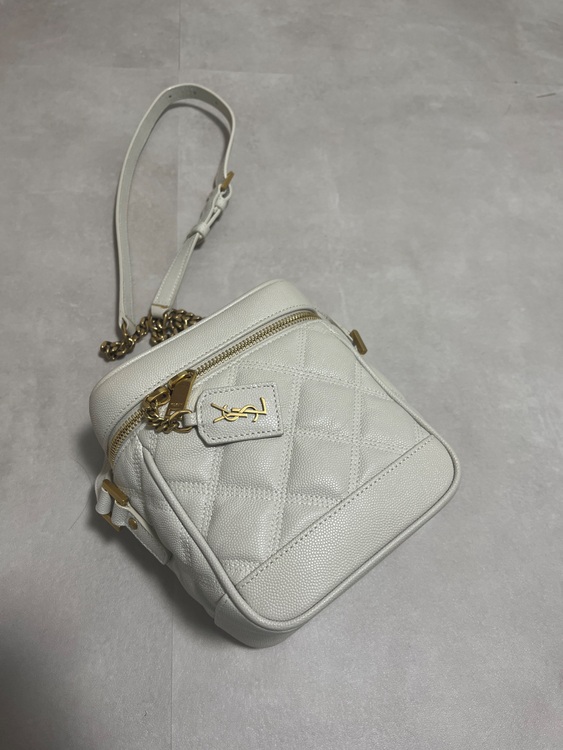 イブサンローラン  （ブランドバッグ）の商品画像 - 査定依頼日：2025年10月3日 - 最高査定価格：70,000円