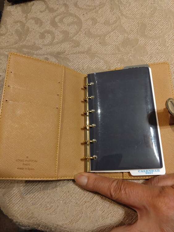 手帳カバー（ブランド財布・小物）の商品画像 - 査定依頼日：2025年5月6日 - 最高査定価格：5,000円