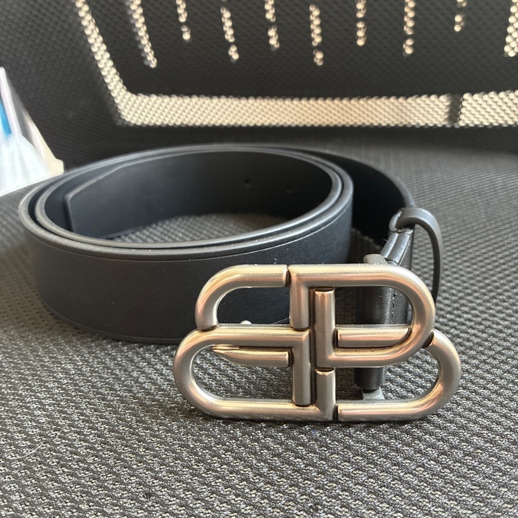 バレンシアガ  （ブランドバッグ）の商品画像 - 査定依頼日：2025年6月8日 - 最高査定価格：40,000円