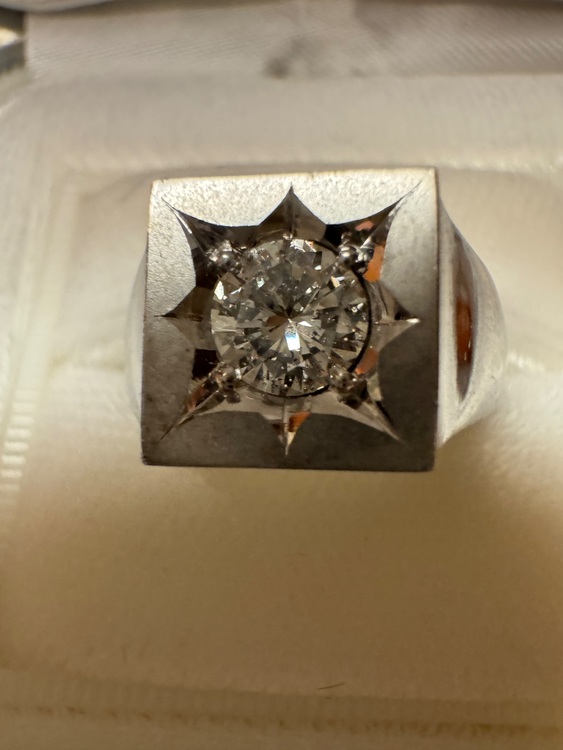 ダイヤモンドリング（宝石）の商品画像 - 査定依頼日：2025年9月22日 - 最高査定価格：2,000,000円