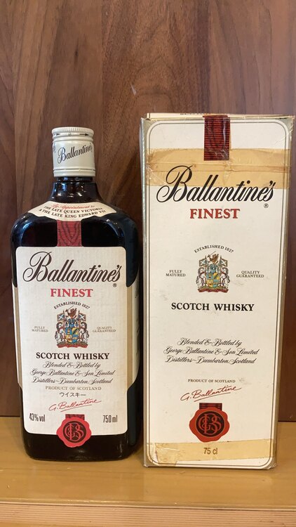 バランタイン　ファイネスト（お酒）の商品画像 - 査定依頼日：2025年3月2日 - 最高査定価格：800円