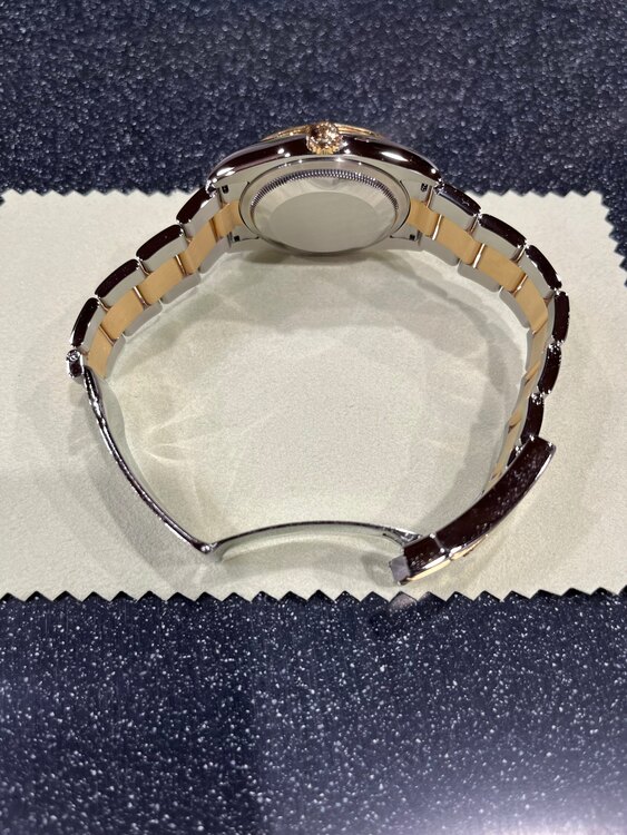 ロレックス パーペチュアルデイト 116263（高級時計）の商品画像 - 査定依頼日：2025年5月17日 - 最高査定価格：1,880,000円