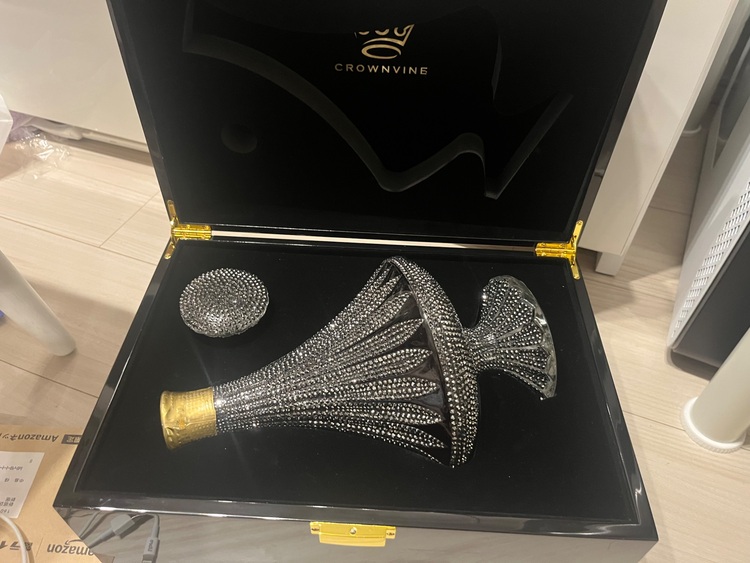 K9 クリスタルデキャンタ トラディション スタイル ブランデー ブラックパール（お酒）の商品画像 - 査定依頼日：2025年7月7日 - 最高査定価格：28,000円