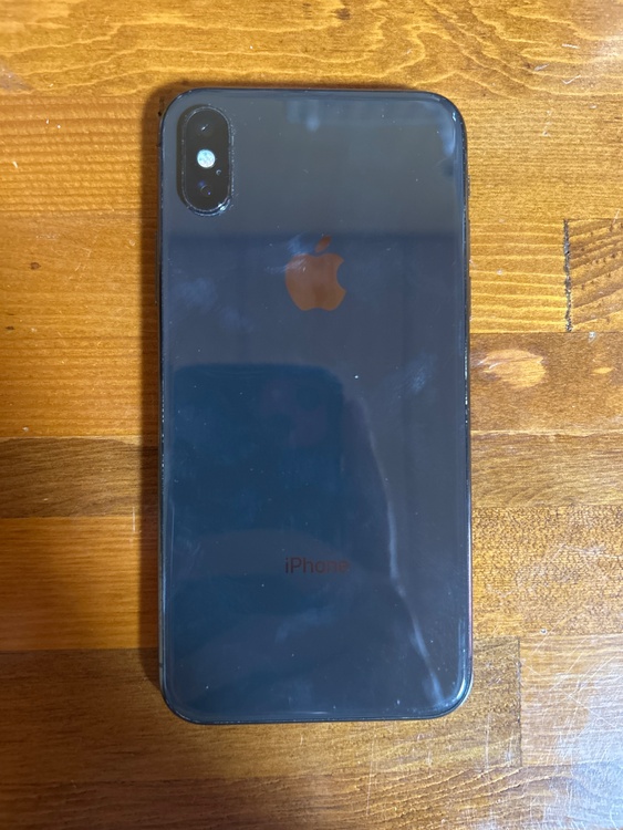 iPhone iPhoneX 64GB au（スマホ）の商品画像 - 査定依頼日：2026年8月20日 - 最高査定価格：8,000円