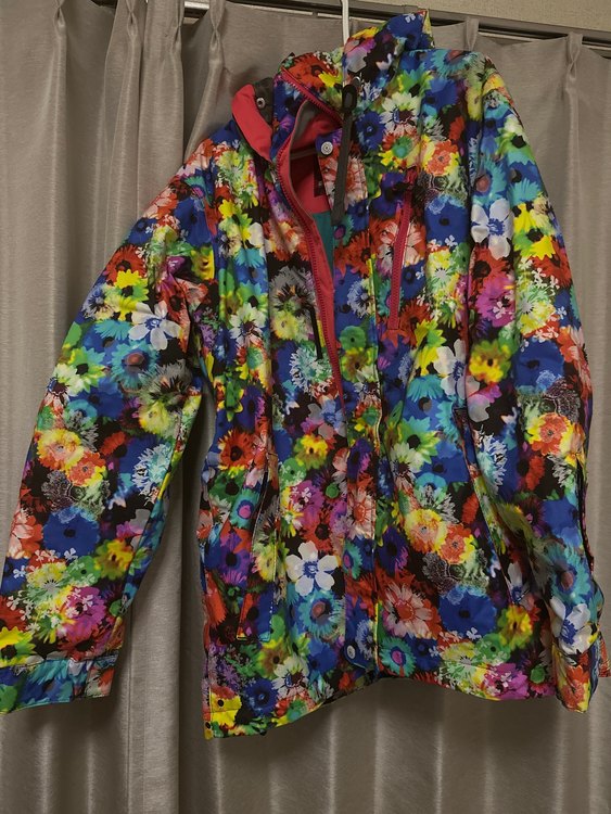 ESTIVO ウエアー （その他のスポーツ用品）の商品画像 - 査定依頼日：2023年2月23日