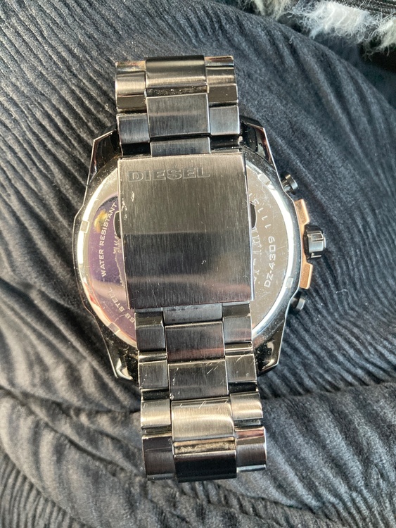 diesel（高級時計）の商品画像 - 査定依頼日：2026年3月29日 - 最高査定価格：1,300円