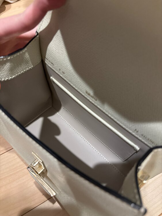 ヴァレクストラ  （ブランドバッグ）の商品画像 - 査定依頼日：2025年2月26日 - 最高査定価格：200,000円