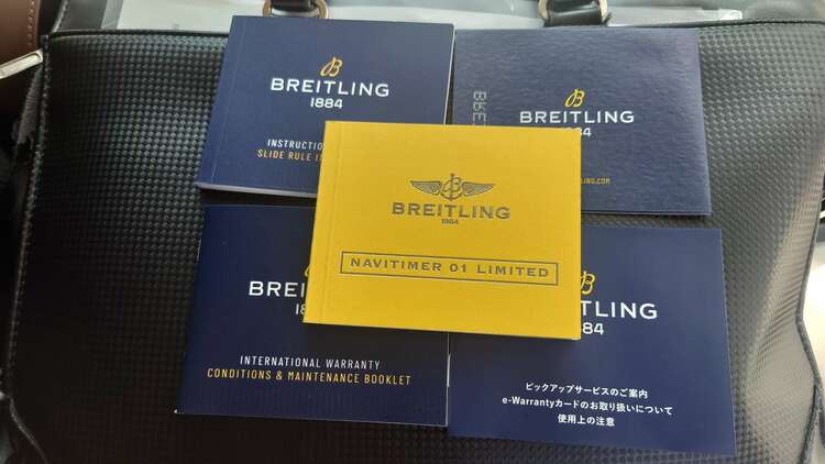 ブライトリング ナビタイマー AB0121A21B1A1（高級時計）の商品画像 - 査定依頼日：2025年5月28日 - 最高査定価格：650,000円