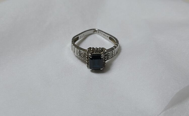 デザインリング（宝石）の商品画像 - 査定依頼日：2025年9月30日 - 最高査定価格：100,000円