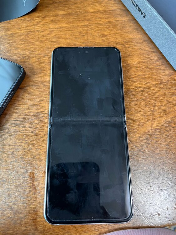 Galaxy Z Flip5 シリーズ docomo （スマホ）の商品画像 - 査定依頼日：2026年4月7日 - 最高査定価格：20,000円