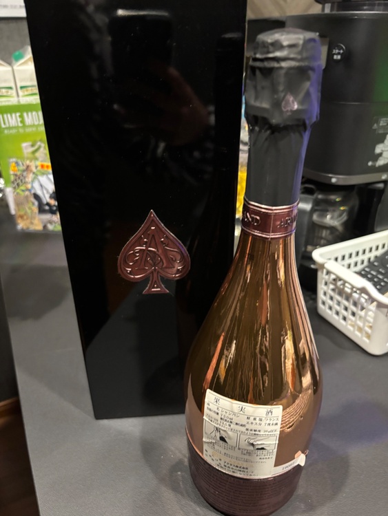 シャンパン アルマン・ド・ブリニャック （お酒）の商品画像 - 査定依頼日：2026年2月6日 - 最高査定価格：33,000円