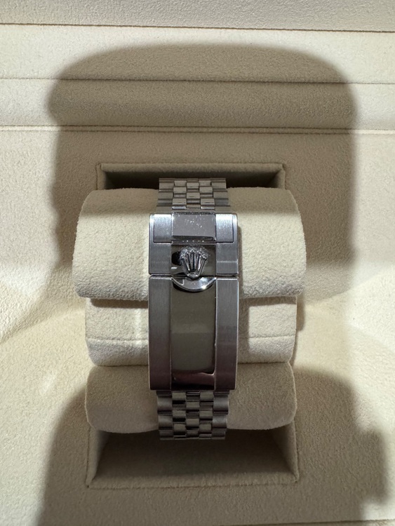 ロレックス GMTマスター （高級時計）の商品画像 - 査定依頼日：2025年6月5日 - 最高査定価格：2,400,000円