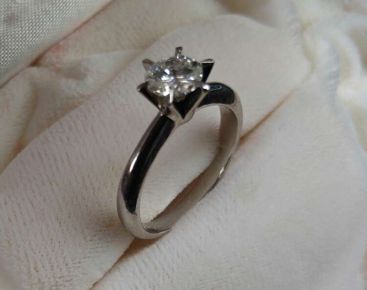 ダイヤモンドリング（宝石）の商品画像 - 査定依頼日：2024年5月22日 - 最高査定価格：250,000円