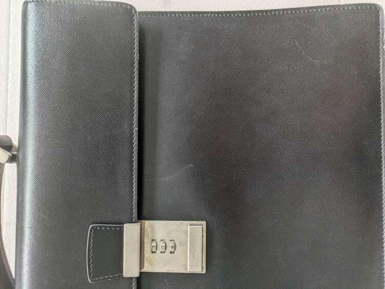 プラダ  （ブランドバッグ）の商品画像 - 査定依頼日：2024年12月14日 - 最高査定価格：8,000円