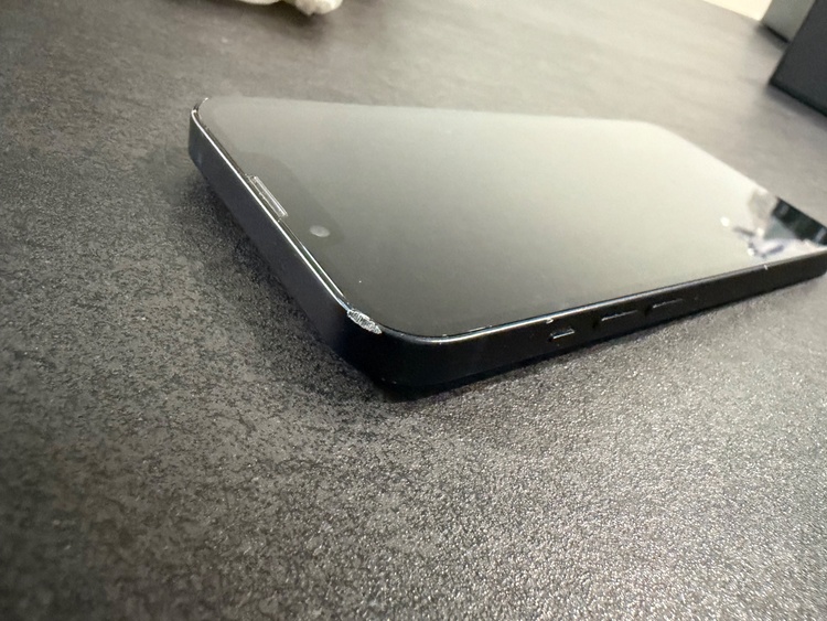 iPhone 13 256GB docomo（スマホ）の商品画像 - 査定依頼日：2026年2月11日 - 最高査定価格：36,000円