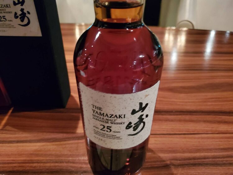 山崎25年（お酒）の商品画像 - 査定依頼日：2025年4月26日 - 最高査定価格：880,000円