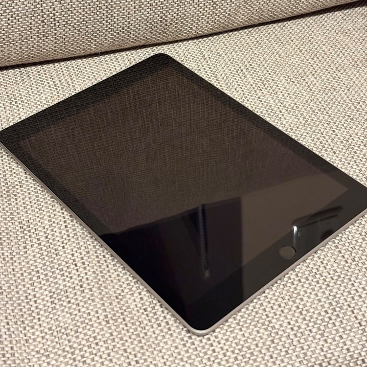 Apple iPad 第6世代　Wi-Fi モデル 128GB（PC・タブレット）の商品画像 - 査定依頼日：2026年2月4日 - 最高査定価格：7,000円