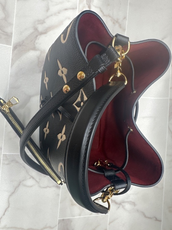 ネオノエ（ブランドバッグ）の商品画像 - 査定依頼日：2025年9月1日 - 最高査定価格：270,000円