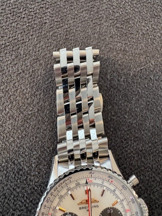 ブライトリング ナビタイマー ブB01 41 クロノグラフ ジャパンエディション （高級時計）の商品画像 - 査定依頼日：2025年9月5日 - 最高査定価格：820,000円