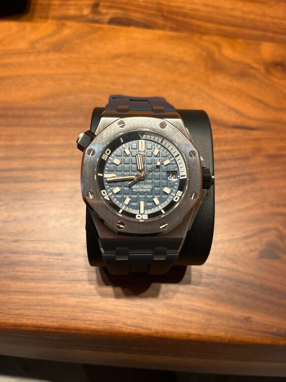 オーデマピゲ ロイヤルオークオフショア 15720ST.00.A027CA.0（高級時計）の商品画像 - 査定依頼日：2024年12月15日 - 最高査定価格：3,400,000円