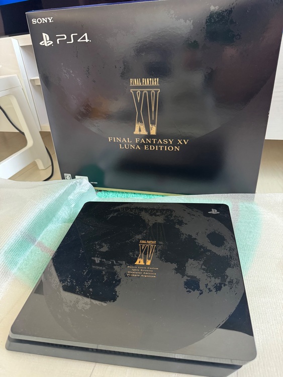 PS4 FF15LUNA Edition（ゲーム機本体・ゲームソフト）の商品画像 - 査定依頼日：2025年6月16日 - 最高査定価格：12,000円