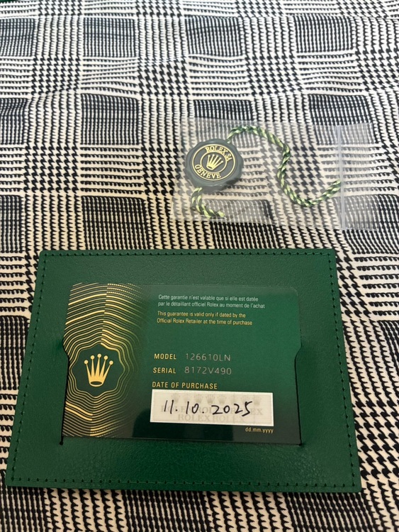 サブマリーナデイト（高級時計）の商品画像 - 査定依頼日：2025年11月27日 - 最高査定価格：2,300,000円