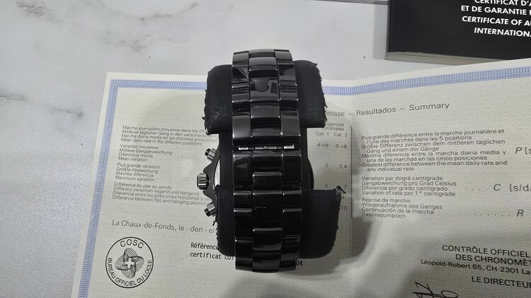 J12 クロノグラフ アフターベゼル（高級時計）の商品画像 - 査定依頼日：2025年10月1日 - 最高査定価格：350,000円