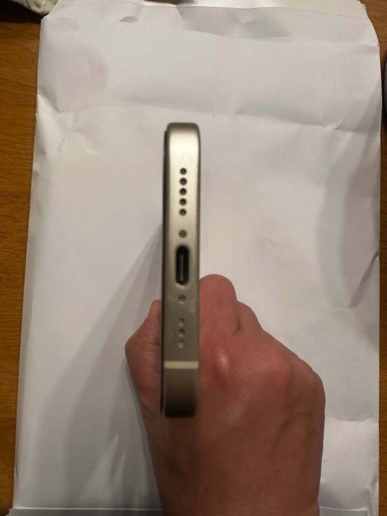 iPhone 15 256GB docomo（スマホ）の商品画像 - 査定依頼日：2026年4月8日 - 最高査定価格：60,000円