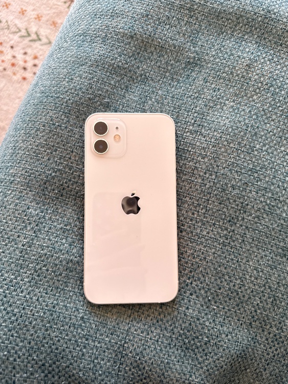 iPhone 12 64GB au（スマホ）の商品画像 - 査定依頼日：2026年3月21日 - 最高査定価格：24,000円