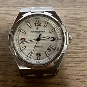 ヴァシュロン コンスタンタン オーヴァーシーズ 4704（高級時計）の商品画像 - 査定依頼日：2023年6月24日 - 最高査定価格：1,500,000円