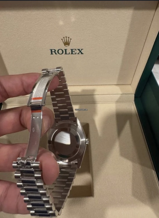 デイデイト40 フルーテッド プラチナ ブルーオンブレ（高級時計）の商品画像 - 査定依頼日：2026年4月22日 - 最高査定価格：12,700,000円