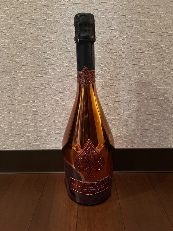 アルマンド ロゼ(未開封•箱あり)（お酒）の商品画像 - 査定依頼日：2026年4月27日 - 最高査定価格：25,000円