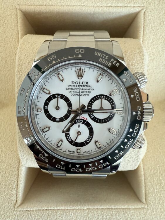 116500LN　白文字盤（高級時計）の商品画像 - 査定依頼日：2025年12月2日 - 最高査定価格：4,900,000円