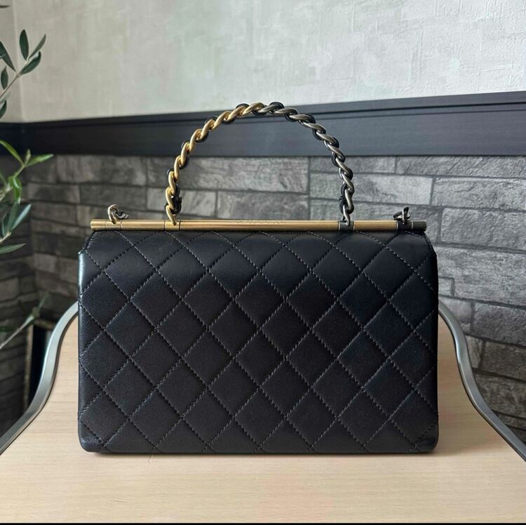 トップハンドルチェーンショルダー（ブランドバッグ）の商品画像 - 査定依頼日：2025年6月11日 - 最高査定価格：400,000円