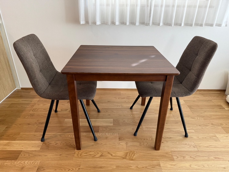 ダイニングテーブル（家具・寝具）の商品画像 - 査定依頼日：2025年12月14日 - 最高査定価格：3,000円