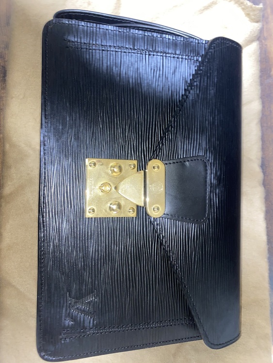 セカンドバッグ（ブランドバッグ）の商品画像 - 査定依頼日：2022年4月12日 - 最高査定価格：25,000円