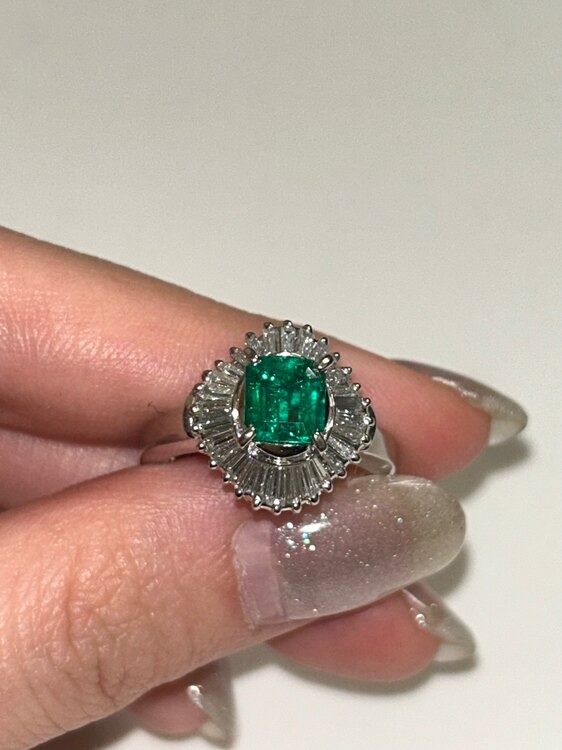 エメラルド 指輪（宝石）の商品画像 - 査定依頼日：2024年5月11日 - 最高査定価格：180,000円