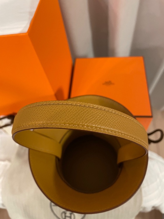 ミニメドール（ブランドバッグ）の商品画像 - 査定依頼日：2025年10月29日 - 最高査定価格：550,000円