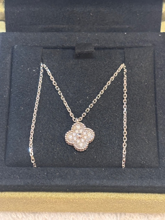 ヴァンクリーフ＆アーペル ネックレス スウィートアルハンブラペンダントダイヤWG（金・貴金属）の商品画像 - 査定依頼日：2025年11月24日 - 最高査定価格：380,000円