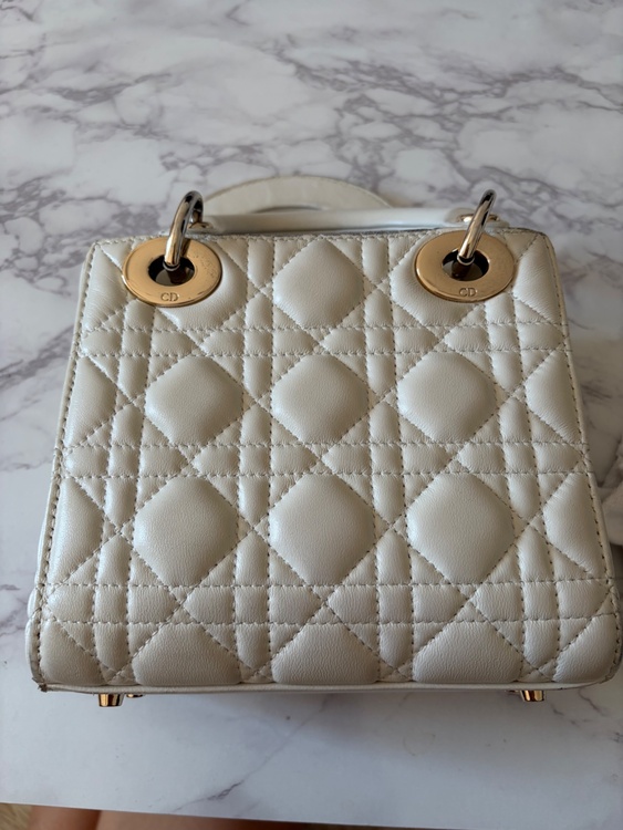Lady Dior ミニ（ブランドバッグ）の商品画像 - 査定依頼日：2026年10月19日 - 最高査定価格：130,000円